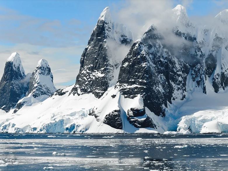 PRAVA RETKOST: Na Antarktiku otkriven <span style='color:red;'><b>meteori</b></span>t težak skoro osam kilograma